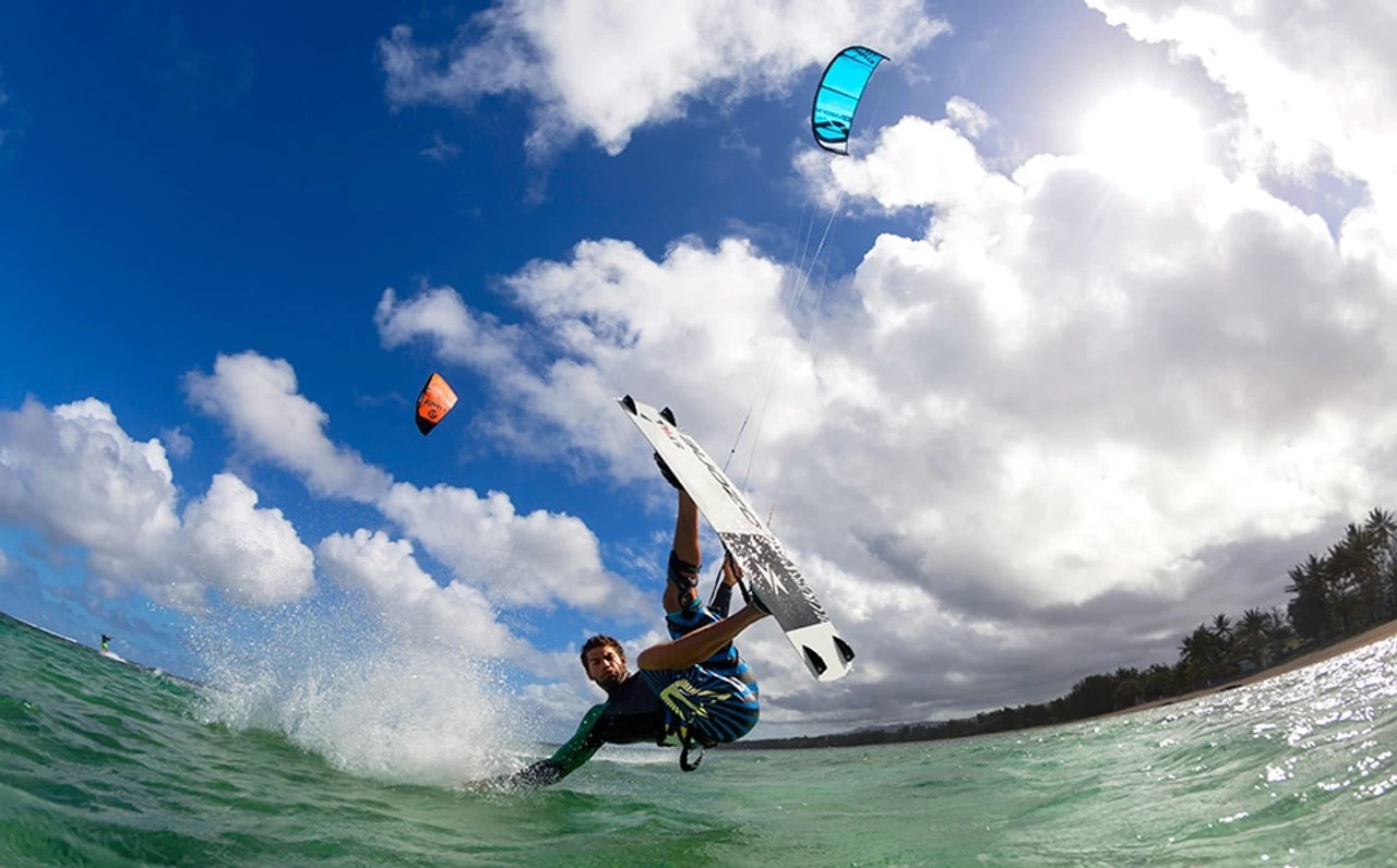 Ozone Zephyr V5 Kiteboard Kite 4 Ozone Zephyr V5 Kiteboard Kite - Image 2